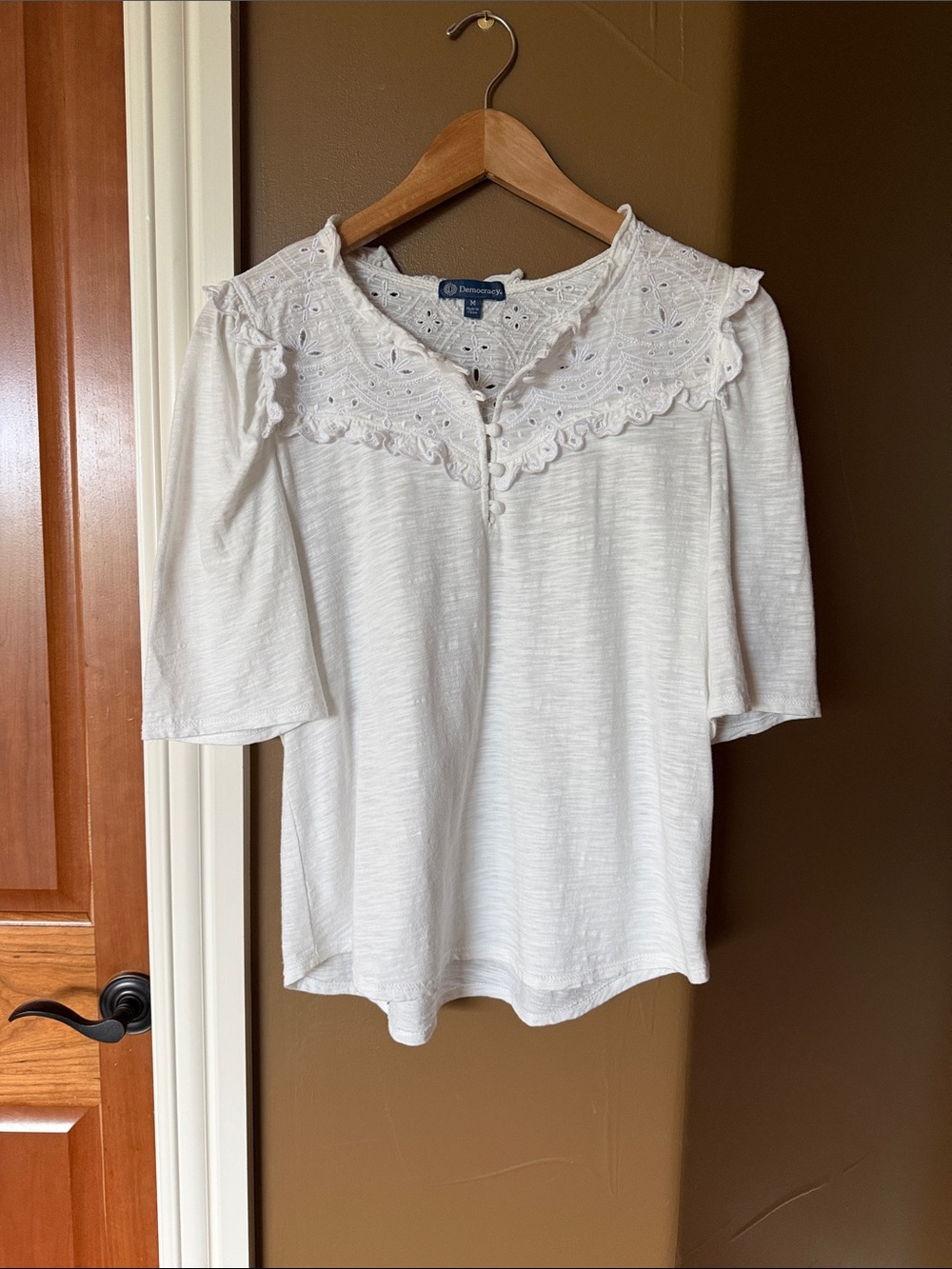 NWOT Democracy White Eyelet Collar Short Sleeve Top